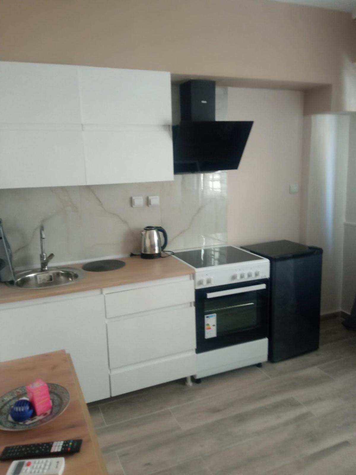 Polit Luxury Aprt 2 Bedrooms Tesalonika Bagian luar foto
